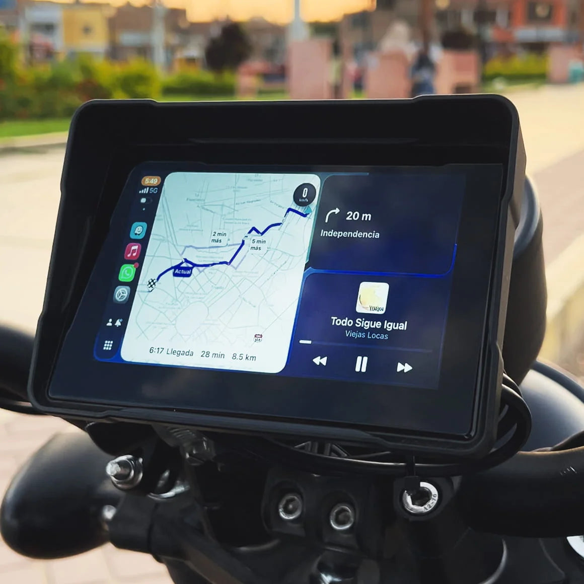 Pantalla digital 5″ CarPlay y Android para moto con 2 cámaras en Full HD